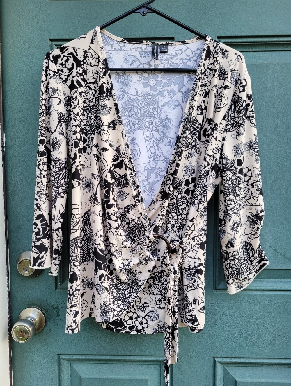 Essentials By Milano Women's M Black White Floral Ring Tie Wrap Top 3/4 Sleeve